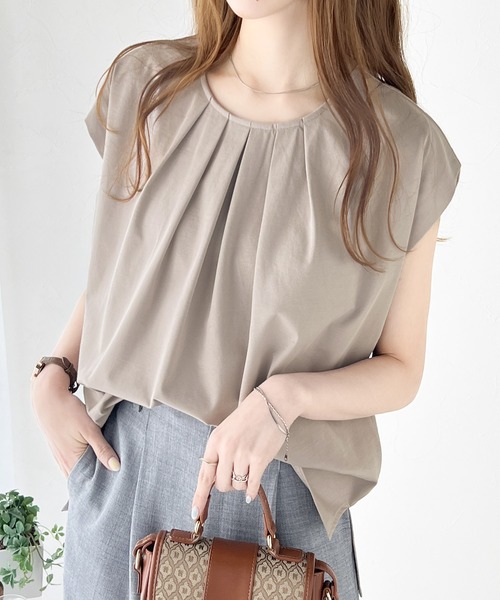 classicalelf(クラシカルエルフ)の「ブラウスライクな綺麗見えカットソー。ひんやり冷感フレンチタックスリーブT(Tシャツ/カットソー・レディース・グリーン/ブルー/オフホワイト/ブラック/グレイッシュベージュ/ピンクベージュ・LARGE/MEDIUM/SMALL/X-LARGE)」の4枚目の写真