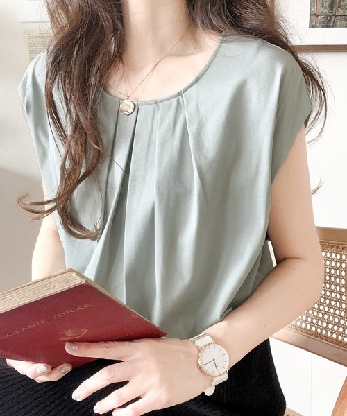 classicalelf(クラシカルエルフ)の「ブラウスライクな綺麗見えカットソー。ひんやり冷感フレンチタックスリーブT(Tシャツ/カットソー・レディース・グリーン/ブルー/オフホワイト/ブラック/グレイッシュベージュ/ピンクベージュ・LARGE/MEDIUM/SMALL/X-LARGE)」の5枚目の写真