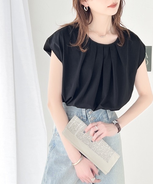 classicalelf(クラシカルエルフ)の「ブラウスライクな綺麗見えカットソー。ひんやり冷感フレンチタックスリーブT(Tシャツ/カットソー・レディース・グリーン/ブルー/オフホワイト/ブラック/グレイッシュベージュ/ピンクベージュ・LARGE/MEDIUM/SMALL/X-LARGE)」の12枚目の写真