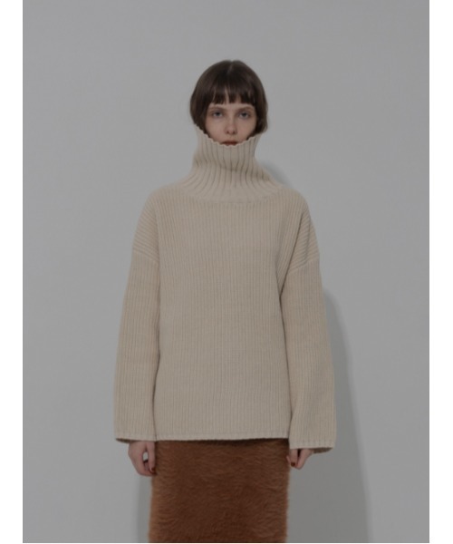 AMAIL(アマイル)の「Volume up knit(ニット/セーター・レディース・アイボリー/ブラック/ブルー・FREE)」の2枚目の写真