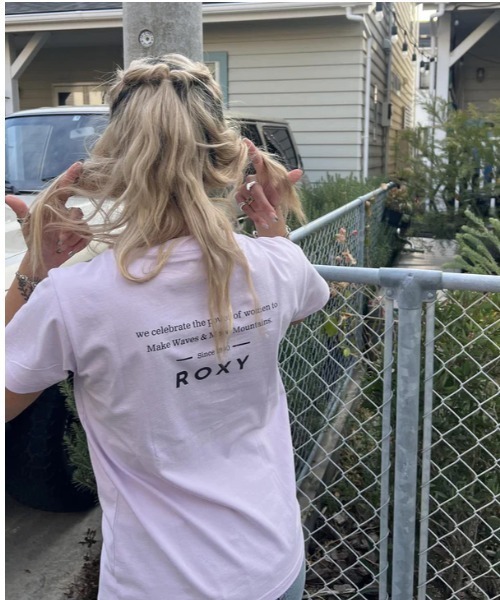 ROXY（ロキシー）の「POWER OF WOMEN/ロキシーシンプルブランドロゴプリントスタンダード半袖カットソー（Tシャツ/カットソー・レディース・ネイビー/パープル/ブラック/ホワイト・SMALL/LARGE/MEDIUM）」の22枚目の写真