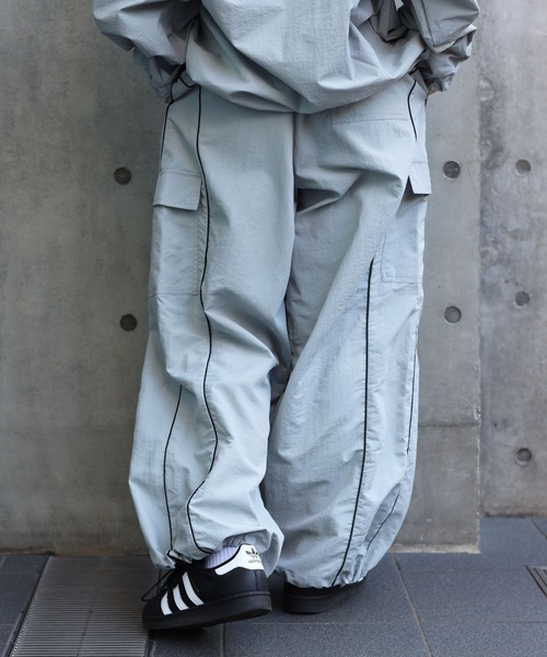 SPINNS(スピンズ)の「シルエット変更自在!パイピングナイロンカーゴパンツ(カーゴパンツ・メンズ・グレー/ブラック/オフホワイト/カーキ/ネイビー・M/L)」の19枚目の写真