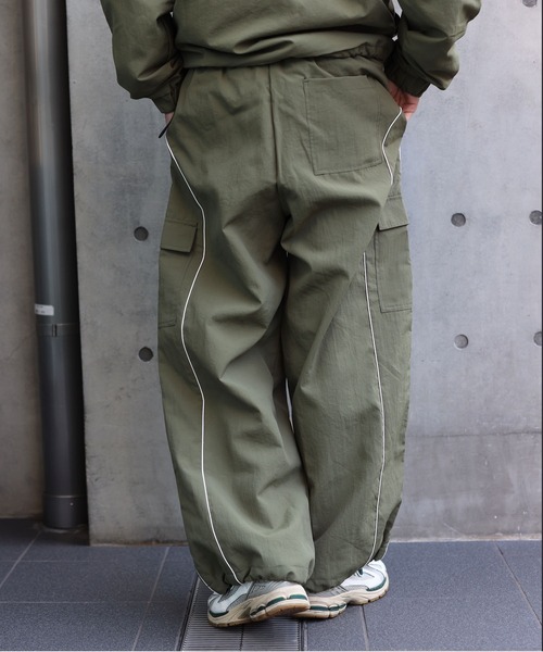 SPINNS(スピンズ)の「シルエット変更自在!パイピングナイロンカーゴパンツ(カーゴパンツ・メンズ・グレー/ブラック/オフホワイト/カーキ/ネイビー・M/L)」の14枚目の写真
