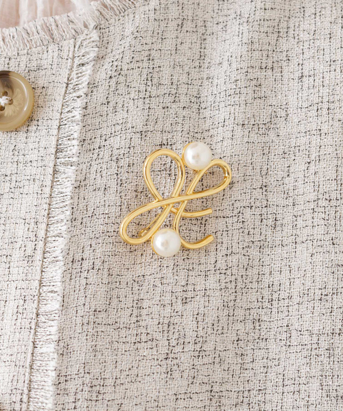 abahouse mavie（アバハウスマヴィ）の「カービングパールブローチ（ネックレス・レディース・ゴールド/シルバー・フリー）」の3枚目の写真