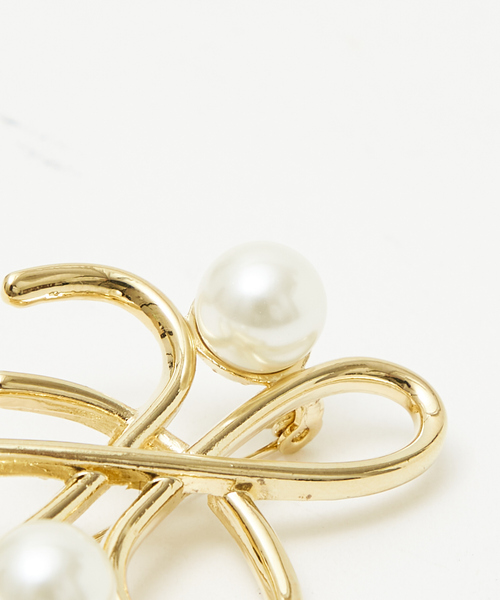 abahouse mavie（アバハウスマヴィ）の「カービングパールブローチ（ネックレス・レディース・ゴールド/シルバー・フリー）」の5枚目の写真