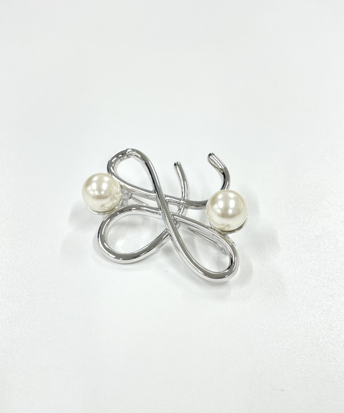 abahouse mavie（アバハウスマヴィ）の「カービングパールブローチ（ネックレス・レディース・ゴールド/シルバー・フリー）」の6枚目の写真