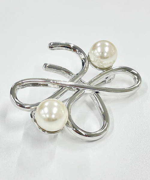 abahouse mavie（アバハウスマヴィ）の「カービングパールブローチ（ネックレス・レディース・ゴールド/シルバー・フリー）」の7枚目の写真