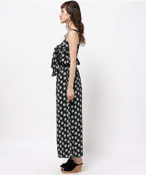 one after another NICE CLAUP（ワンアフターアナザーナイスクラップ）の「【ナイスクラップ】小花柄サロペット（ワンピース・レディース・カーキ/ブラック/オフホワイト・FREE）」の5枚目の写真