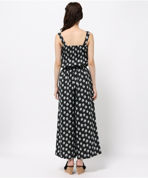 one after another NICE CLAUP（ワンアフターアナザーナイスクラップ）の「【ナイスクラップ】小花柄サロペット（ワンピース・レディース・カーキ/ブラック/オフホワイト・FREE）」の6枚目の写真