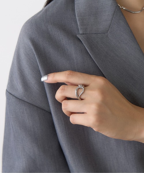 COLONY 2139（コロニートゥーワンスリーナイン）の「ループラインノットステンレスリング（リング・レディース・シルバー/ゴールド・FREE）」の2枚目の写真