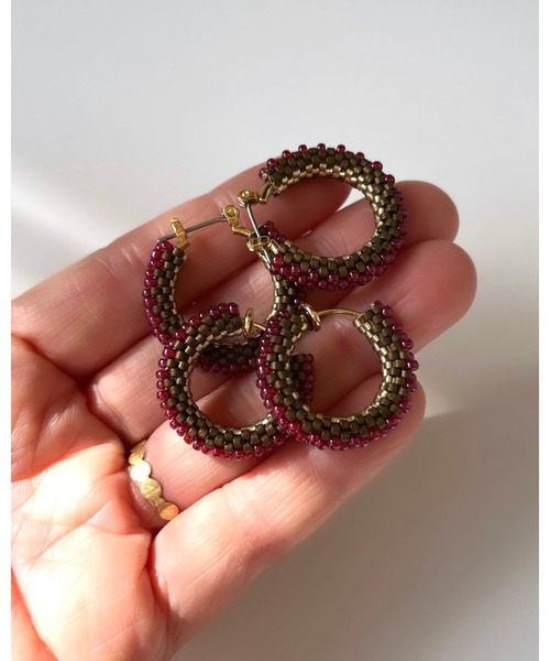 tone(トーン)の「【3pan】フープピアス(MA)(ピアス(両耳用)・レディース・アイボリー/ネイビー/レッド/グリーン/ブラウン・FREE)」の5枚目の写真