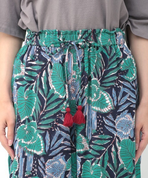 チチカカ（チチカカ）の「Rico エコフレンドリーダイ ブロックプリントリーフフラワーパンツ（その他パンツ・レディース・ブラック/ベージュ・FREE）」の15枚目の写真