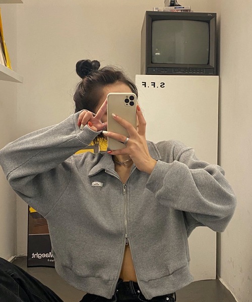 VIBGYOR(ヴィブジョー)の「HALEY PESCA/襟付きショート丈 ジップ ジャケット(カーディガン/ボレロ・レディース・ホワイト/グレー/ブラック・MEDIUM/LARGE/X-LARGE)」の18枚目の写真