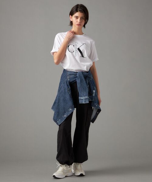 Calvin Klein（カルバン・クライン）の「【ユニセックス】ショートスリーブ テクストモノグラム クルーネックTシャツ（Tシャツ/カットソー・メンズ・ネイビー/ベージュ/ホワイト/ブラック・XL/S/L/M）」の6枚目の写真