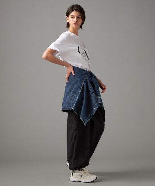 Calvin Klein（カルバン・クライン）の「【ユニセックス】ショートスリーブ テクストモノグラム クルーネックTシャツ（Tシャツ/カットソー・メンズ・ネイビー/ベージュ/ホワイト/ブラック・XL/S/L/M）」の7枚目の写真