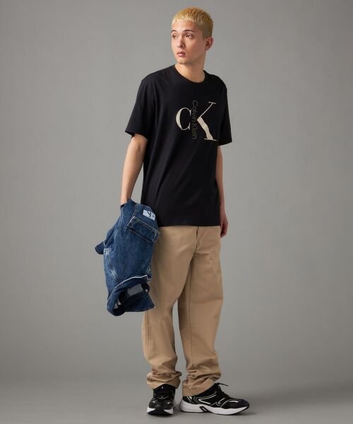 Calvin Klein（カルバン・クライン）の「【ユニセックス】ショートスリーブ テクストモノグラム クルーネックTシャツ（Tシャツ/カットソー・メンズ・ネイビー/ベージュ/ホワイト/ブラック・XL/S/L/M）」の18枚目の写真