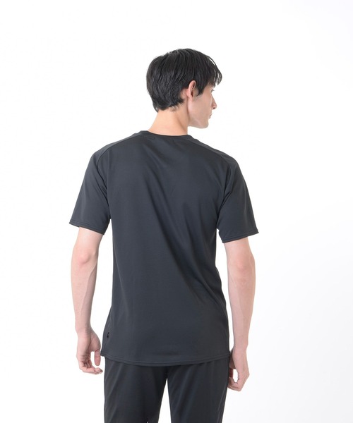 NEW BALANCE(ニューバランス)の「Black Out Collectionプラクティスシャツショートスリーブ リニアロゴ(Tシャツ/カットソー・メンズ・ブラック/ホワイト・X-LARGE/LARGE/MEDIUM/SMALL/XX-LARGE)」の5枚目の写真