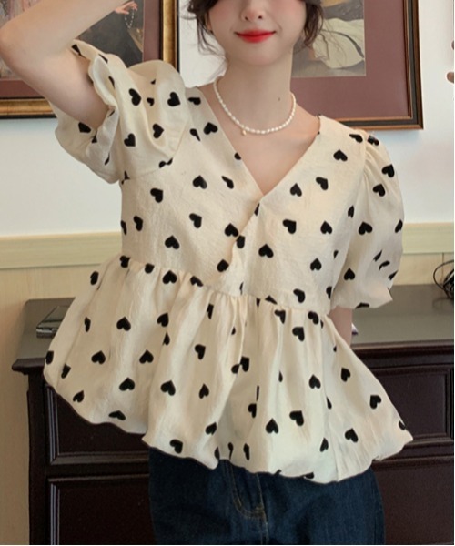 gossip！ロサンゼルス（ゴシップロサンゼルス）の「Vネック ハート柄パフスリーブトップス（シャツ/ブラウス・レディース・ベージュ・FREE）」の9枚目の写真