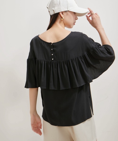 VIS（ビス）の「【前後2WAY】ラッフルブラウス（シャツ/ブラウス・レディース・オフホワイト/ブラック/ライトグリーン・FREE）」の3枚目の写真