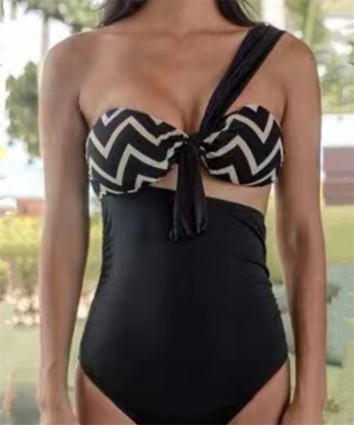 プレミアム Square One Shoulder Monokini ワンピース 水着 Leopard Print One Shoulder One Piece Swimsuit | MILLY