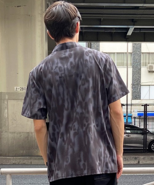 VOLCOM（ボルコム）の「VOLCOM/ボルコム 半袖シャツ 総柄 A0412400（シャツ/ブラウス・メンズ・ブラック系その他・M/L）」の5枚目の写真