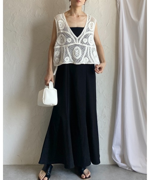 She's Closet(シーズクローゼット)の「花柄かぎ編みクロシェ透かし編みショート丈サイドリボン深Vネックサマーニットベスト(ベスト・レディース・オフホワイト/アイボリー・FREE)」の19枚目の写真