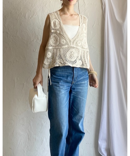She's Closet(シーズクローゼット)の「花柄かぎ編みクロシェ透かし編みショート丈サイドリボン深Vネックサマーニットベスト(ベスト・レディース・オフホワイト/アイボリー・FREE)」の10枚目の写真