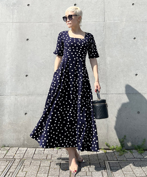 ネイビードットワンピース （Delphine ネイビー ドット柄 V