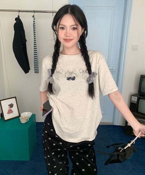 Mayree(メイリー)の「【Mayree】シンプル リボン さくらんぼ チェリー Tシャツ(Tシャツ/カットソー・レディース・ホワイト/グレー・FREE)」の8枚目の写真