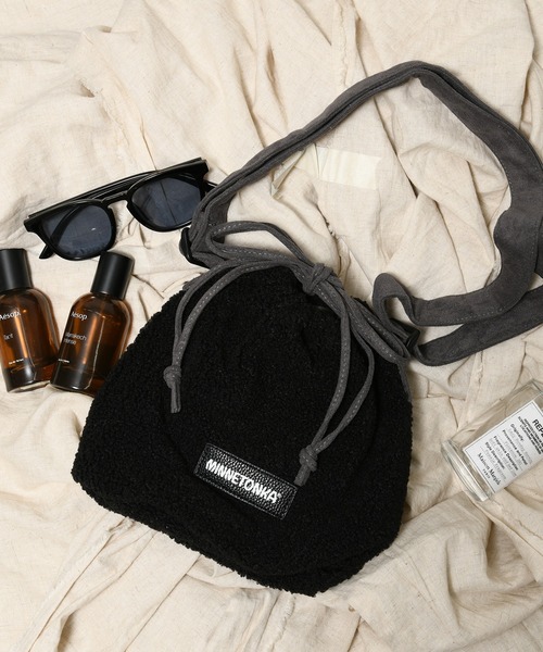 JUGLANS(ユグランス)の「【MINNETONKA】BOA PURSE BAG/ボア巾着バック(ショルダーバッグ・メンズ・ブラウン/アイボリー/グレー・FREE)」の2枚目の写真