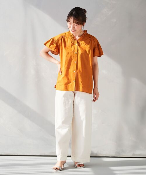 le.coeur blanc(ルクールブラン)の「Vネックシャーリングフリルスリーブブラウス(シャツ/ブラウス・レディース・ブラック/オフホワイト/オレンジ・38)」の9枚目の写真