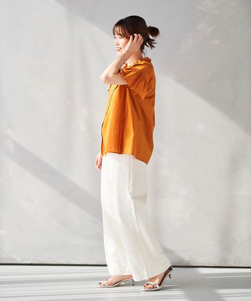 le.coeur blanc(ルクールブラン)の「Vネックシャーリングフリルスリーブブラウス(シャツ/ブラウス・レディース・ブラック/オフホワイト/オレンジ・38)」の10枚目の写真