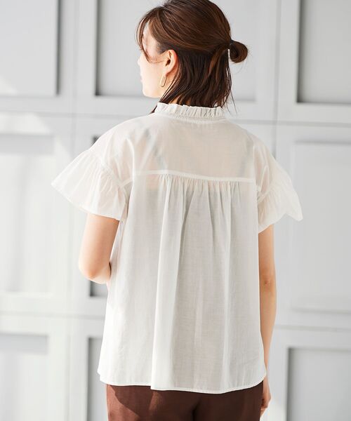 le.coeur blanc(ルクールブラン)の「Vネックシャーリングフリルスリーブブラウス(シャツ/ブラウス・レディース・ブラック/オフホワイト/オレンジ・38)」の16枚目の写真