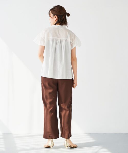 le.coeur blanc(ルクールブラン)の「Vネックシャーリングフリルスリーブブラウス(シャツ/ブラウス・レディース・ブラック/オフホワイト/オレンジ・38)」の21枚目の写真