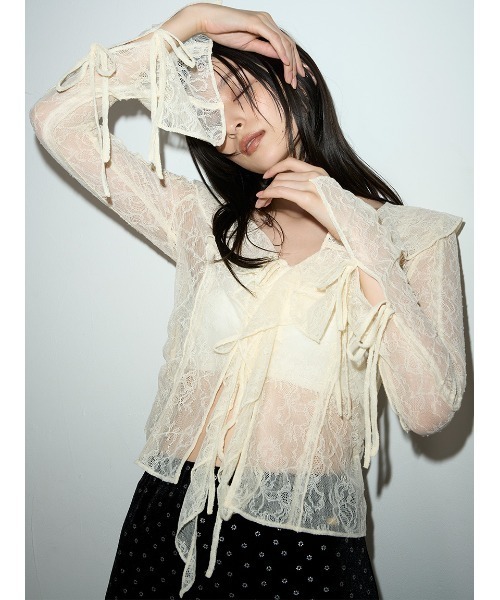 LILY BROWN（リリーブラウン）の「ラッフルバリエーションシアーブラウス（シャツ/ブラウス・レディース・アイボリー/ミント/オフホワイト・FREE）」の2枚目の写真