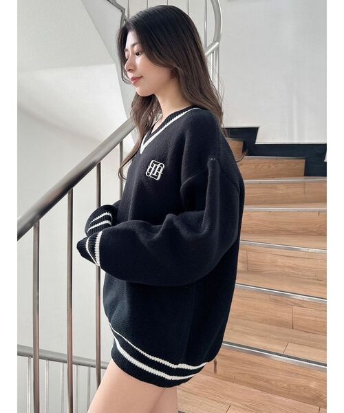 GYDA（ジェイダ）の「BETTY×GYDA VネックLOOSEニットトップス（ニット/セーター・レディース・ブラック/ピンク/オフホワイト・FREE）」の6枚目の写真