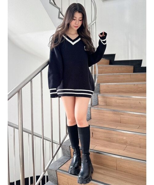 GYDA（ジェイダ）の「BETTY×GYDA VネックLOOSEニットトップス（ニット/セーター・レディース・ブラック/ピンク/オフホワイト・FREE）」の8枚目の写真