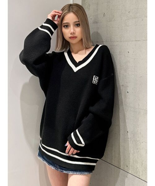 GYDA（ジェイダ）の「BETTY×GYDA VネックLOOSEニットトップス（ニット/セーター・レディース・ブラック/ピンク/オフホワイト・FREE）」の11枚目の写真