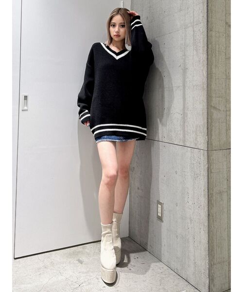 GYDA（ジェイダ）の「BETTY×GYDA VネックLOOSEニットトップス（ニット/セーター・レディース・ブラック/ピンク/オフホワイト・FREE）」の12枚目の写真