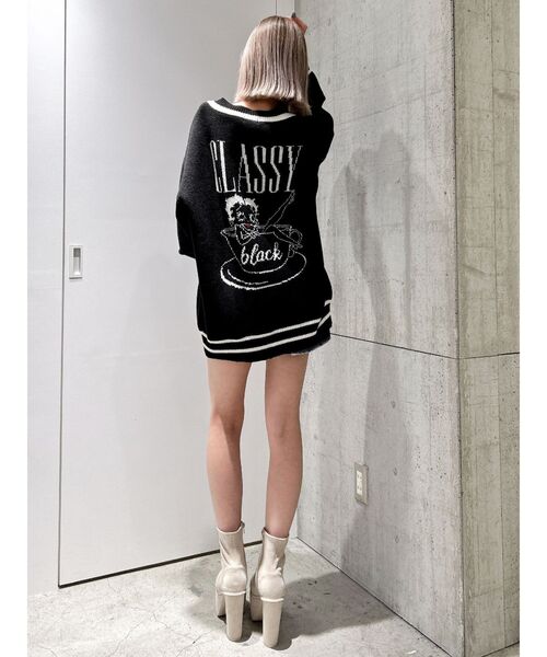 GYDA（ジェイダ）の「BETTY×GYDA VネックLOOSEニットトップス（ニット/セーター・レディース・ブラック/ピンク/オフホワイト・FREE）」の14枚目の写真