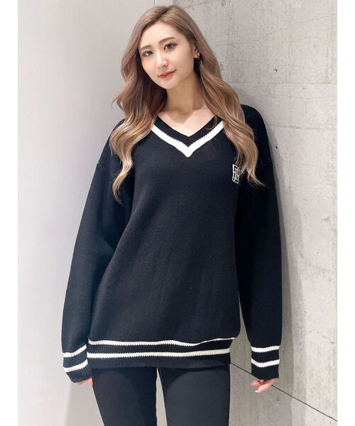 GYDA（ジェイダ）の「BETTY×GYDA VネックLOOSEニットトップス（ニット/セーター・レディース・ブラック/ピンク/オフホワイト・FREE）」の17枚目の写真