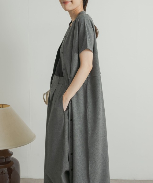 URBAN RESEARCH DOORS(アーバンリサーチドアーズ)の「『UR TECH DRYLUXE』レイヤードライクシャツワンピース(ワンピース・レディース・チャコールグレー/カーキ・MEDIUM)」の4枚目の写真