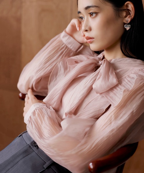 VIS(ビス)の「シャイニーボウタイ長袖ブラウス/イージーケア・2WAY(シャツ/ブラウス・レディース・キナリ/ベージュ/ピンク/ブラック・S/M)」の4枚目の写真