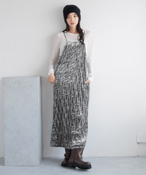 LOWRYS FARM（ローリーズファーム）の「ウネウネベロアワンピース　143088（ワンピース・レディース・ブラウン/グレー/ブラック/ブラック系その他/ベージュ・FREE）」の10枚目の写真