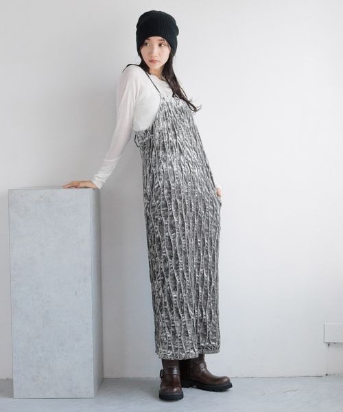 LOWRYS FARM（ローリーズファーム）の「ウネウネベロアワンピース　143088（ワンピース・レディース・ブラウン/グレー/ブラック/ブラック系その他/ベージュ・FREE）」の11枚目の写真