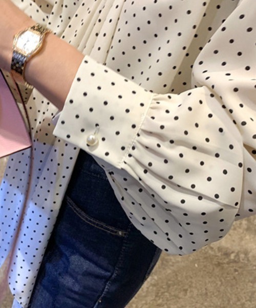 PIN(ピン)の「Pearl Button Tie Dot Blouse(シャツ/ブラウス・レディース・ブラック/ホワイト・FREE)」の4枚目の写真