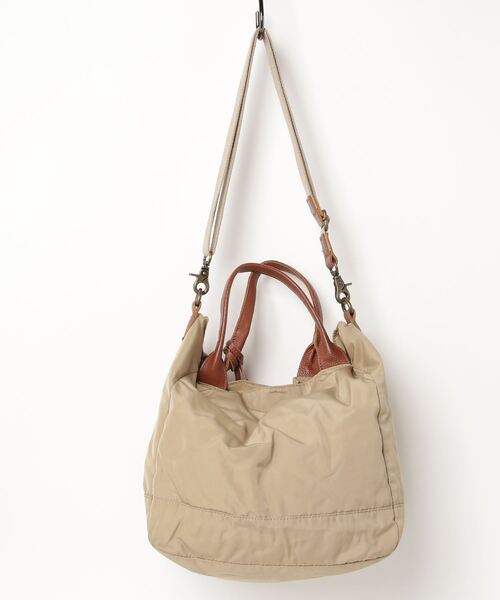 Ray BEAMS(レイビームス)の「2WAYバッグ(ショルダーバッグ・レディース・ベージュ・ONE SIZE)」の2枚目の写真