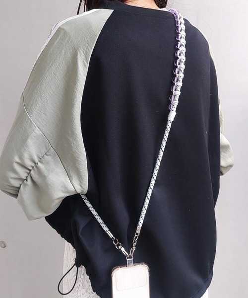 Q（キュー）の「コードビーズショルダー（スマホグッズ・レディース・ホワイト/ブルー/ブラック・ONE SIZE）」の2枚目の写真