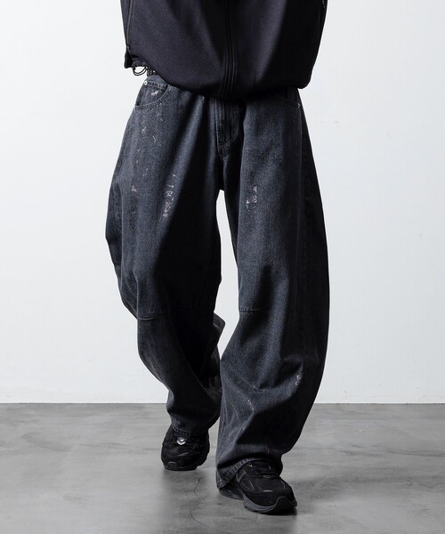 FREAK'S STORE(フリークスストア)の「FREAK’S STORE/フリークスストア 箔プリント ツイステッド カーブデニムパンツ(デニムパンツ・メンズ・ブラック/ブルー・LARGE/MEDIUM)」の6枚目の写真