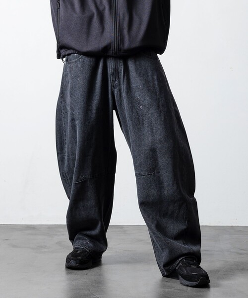 FREAK'S STORE(フリークスストア)の「FREAK’S STORE/フリークスストア 箔プリント ツイステッド カーブデニムパンツ(デニムパンツ・メンズ・ブラック/ブルー・LARGE/MEDIUM)」の7枚目の写真